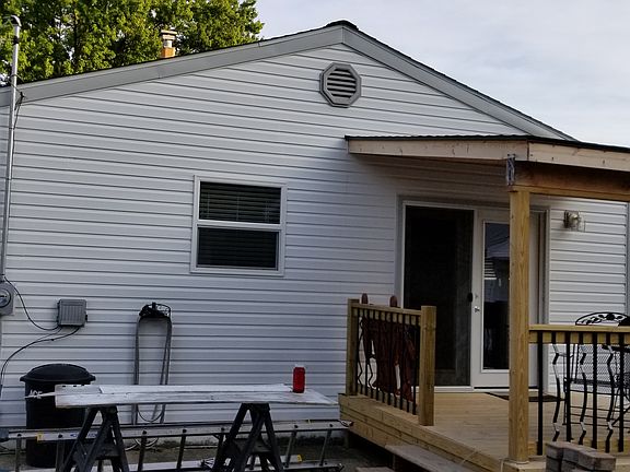 4th image of 20255 Woodward St