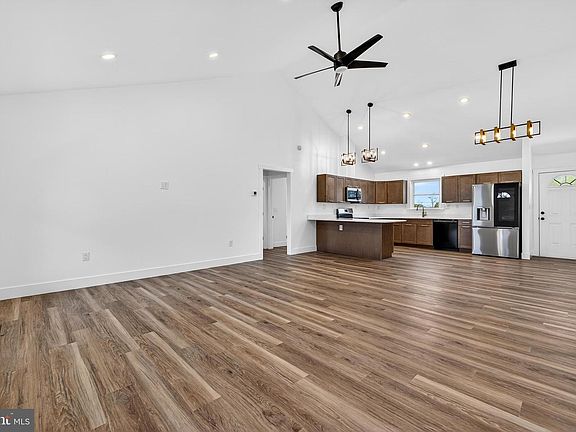 4th image of 551 Park Rd