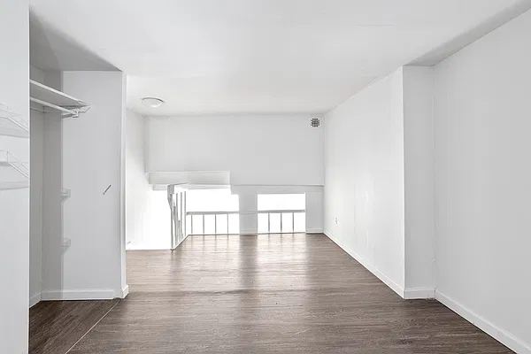 Living room, photo 2