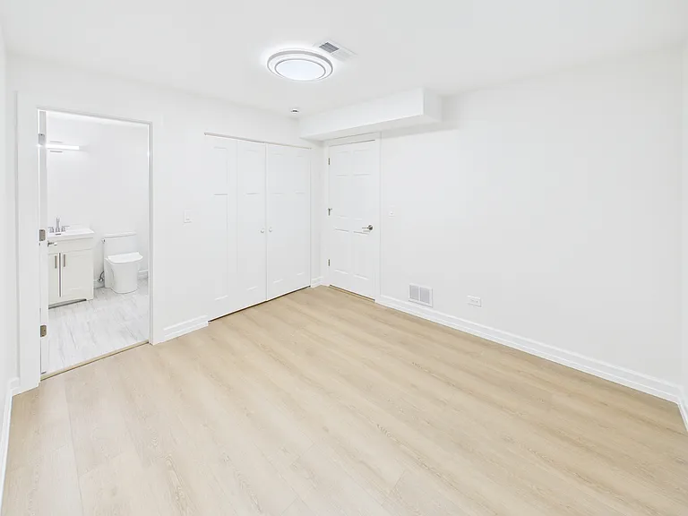2421 W Lexington St #G — Photo 18