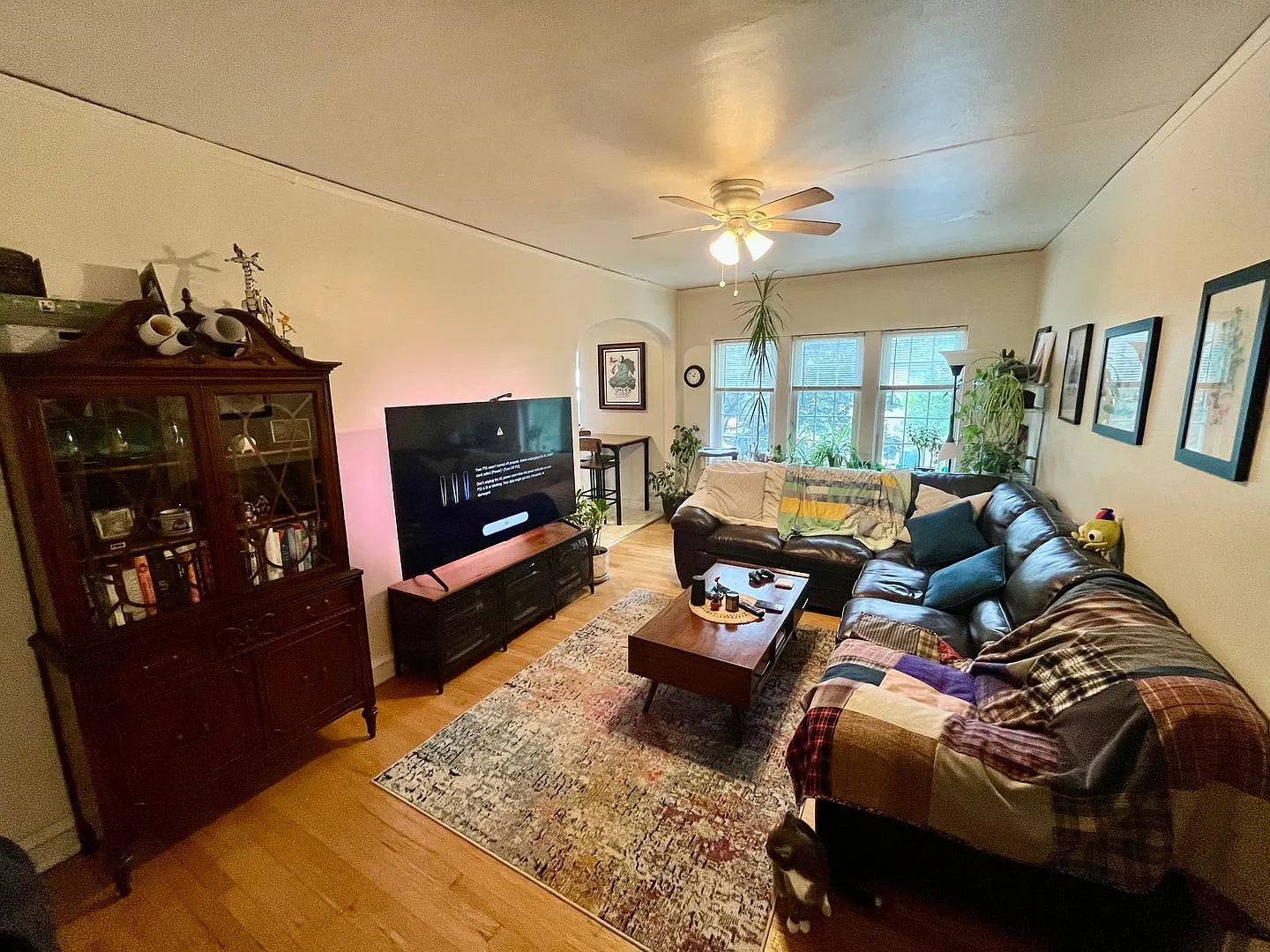 4272 N Wilson Dr — Photo 2