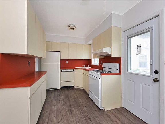 2nd image of 7908 Langdale St