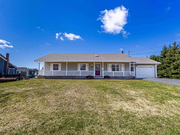 13 Cambridge Dr, Charlottetown, PE C1C 1P1