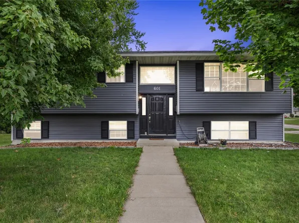 601 24th St NW, Cedar Rapids, IA 52405