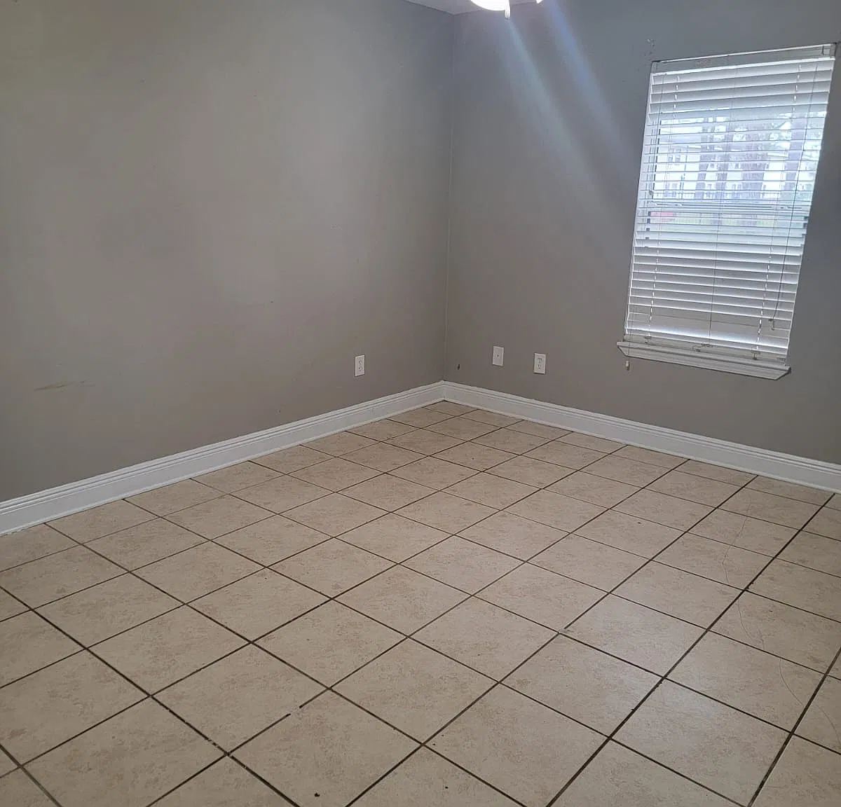 3 bed, 1050 sqft, $925 — Photo 4