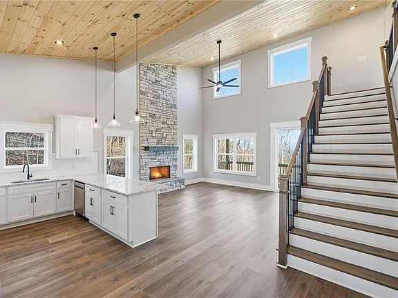 5th image of 1176 Jewel Ct NE
