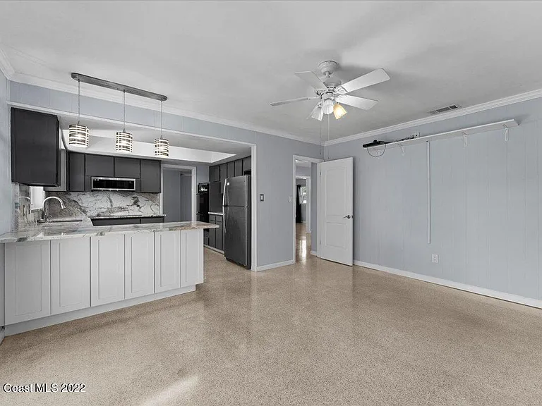 215 Marion St — Photo 5