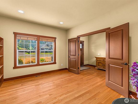 3rd image of 8634 Fox Ridge Lane SE