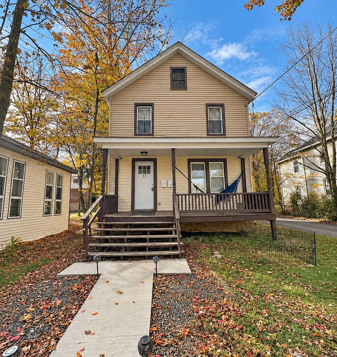 2 bed, $1,600 — Photo 1