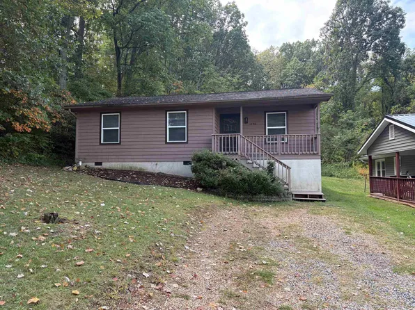 1436 5th St, Waynesboro, VA 22980