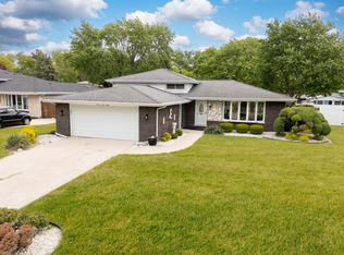 9S215 Florence Ave, Downers Grove, IL 60516