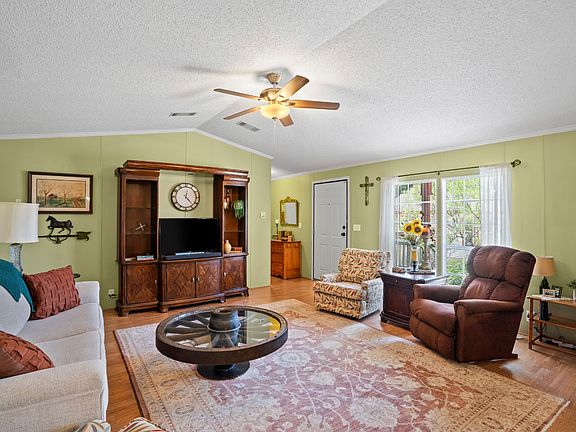 3rd image of 303 Live Oak St
