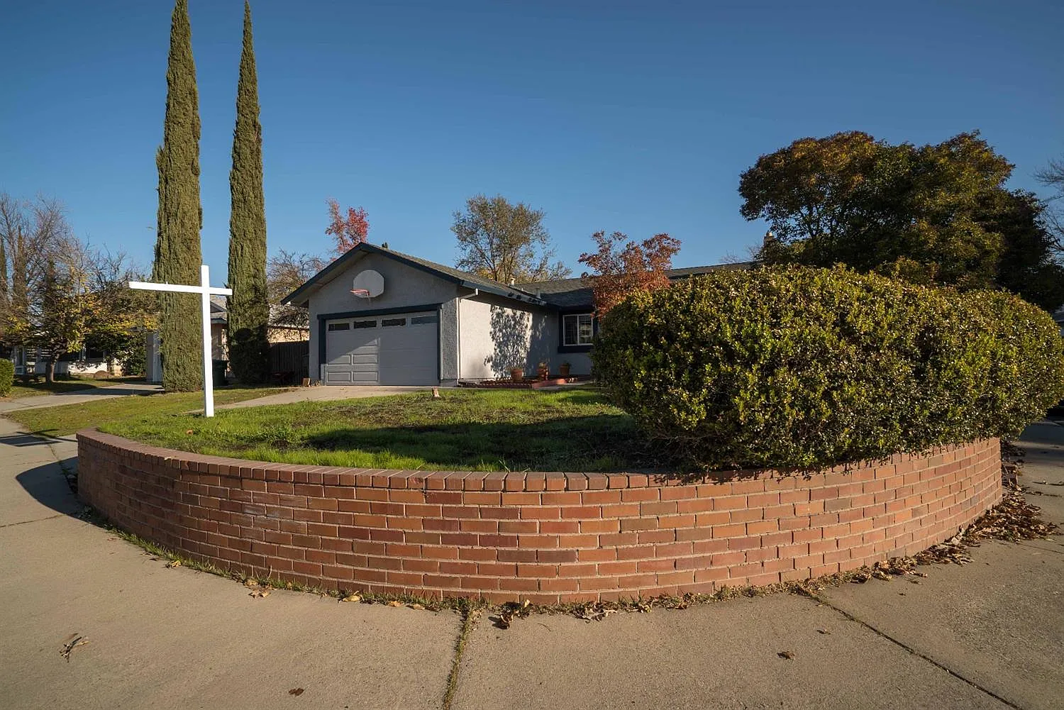7800 Delaney Dr photo 1