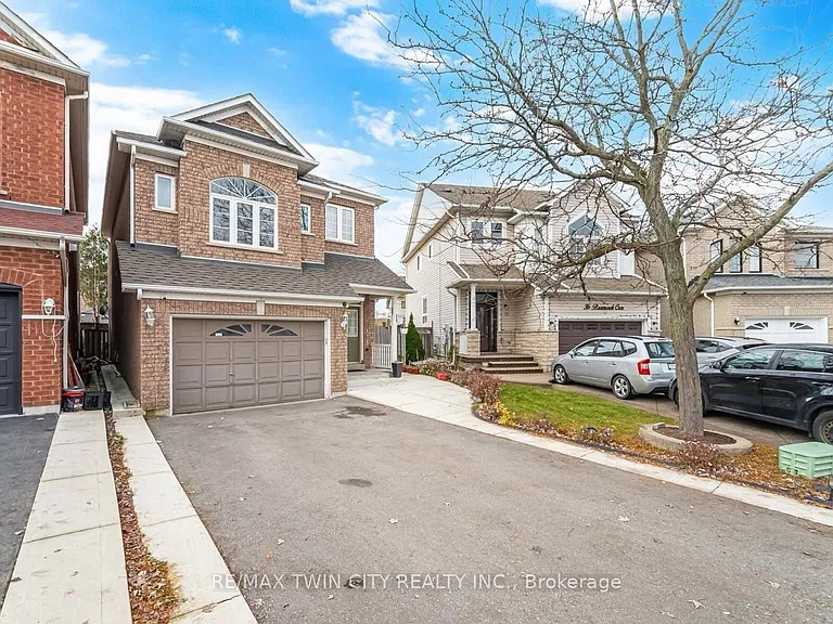 34 Bramoak Cres — Photo 2