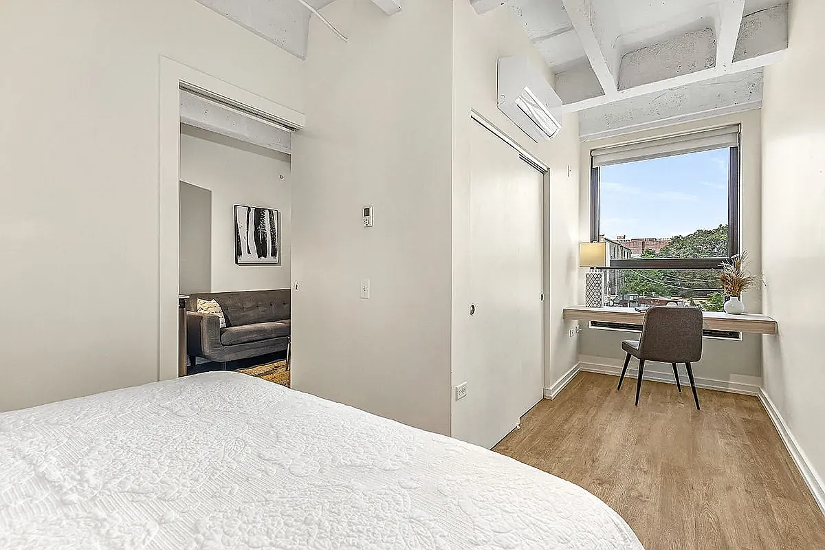 Building Photo - 3119-21 N Broadway St #706