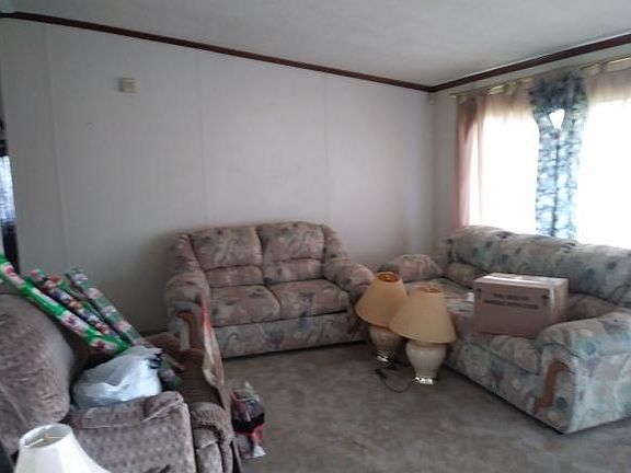 4th image of 215 Willow Creek Dr