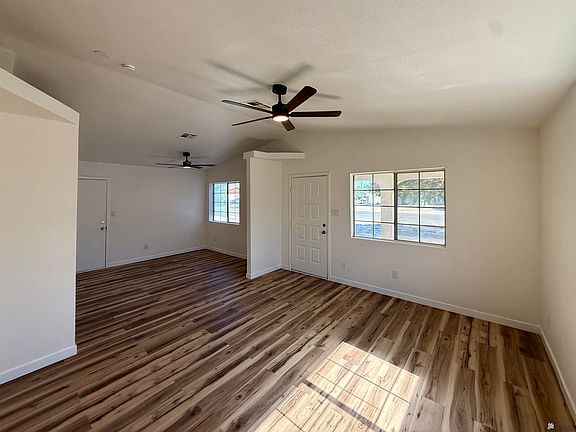 4th image of 708 E Orchid St