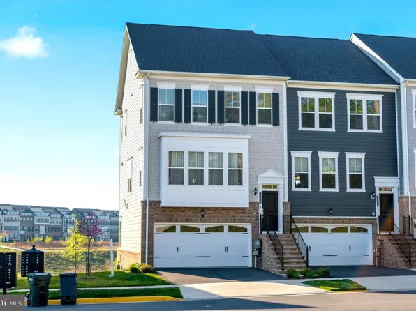 17266 Turnstone Dr, Dumfries, VA 22026