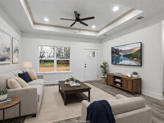 5th image of 203 Lock Ln