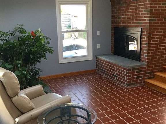5th image of 72 Windward Dr