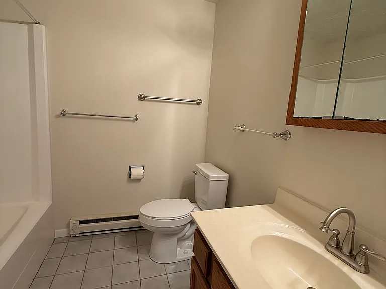 23 Twin Oaks Ter — Photo 8