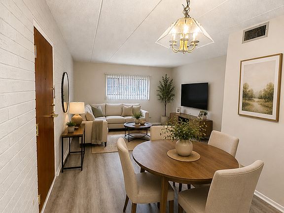 3rd image of 3850 S Parkway Dr APT 1G