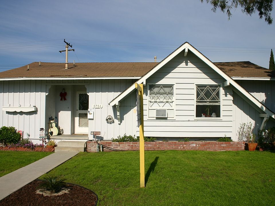 Single story on interior street