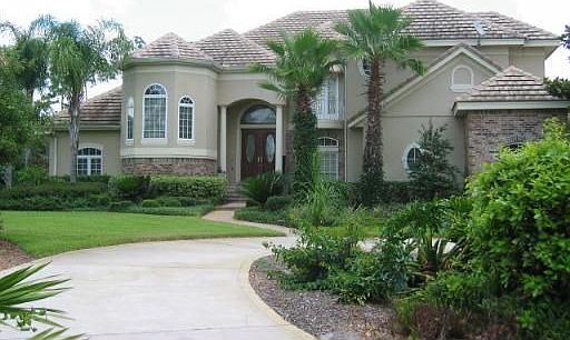 Exterior front/circle drive