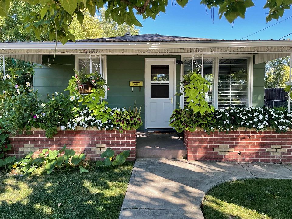 Private entry and front porch
