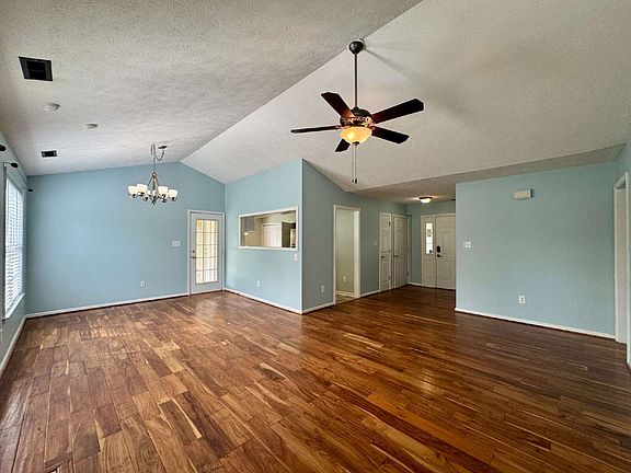 4th image of 470 Rushmore Ct