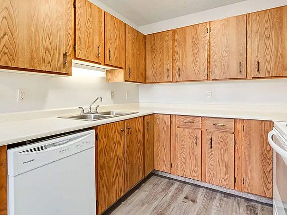 5th image of 5101 52nd Ave #301