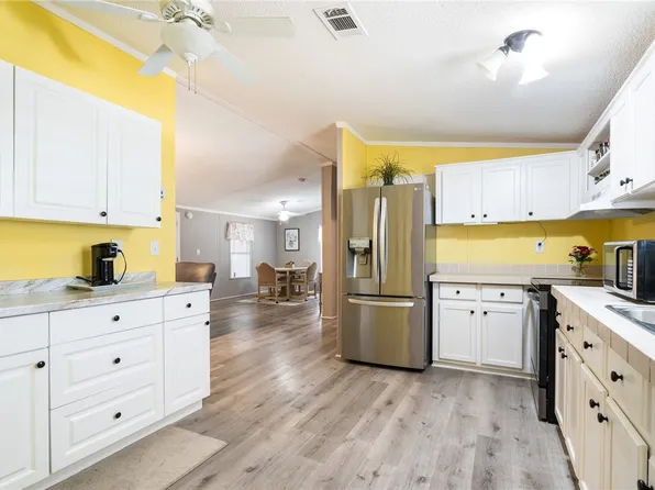 821 Vireo Dr, Barefoot Bay, FL 32976