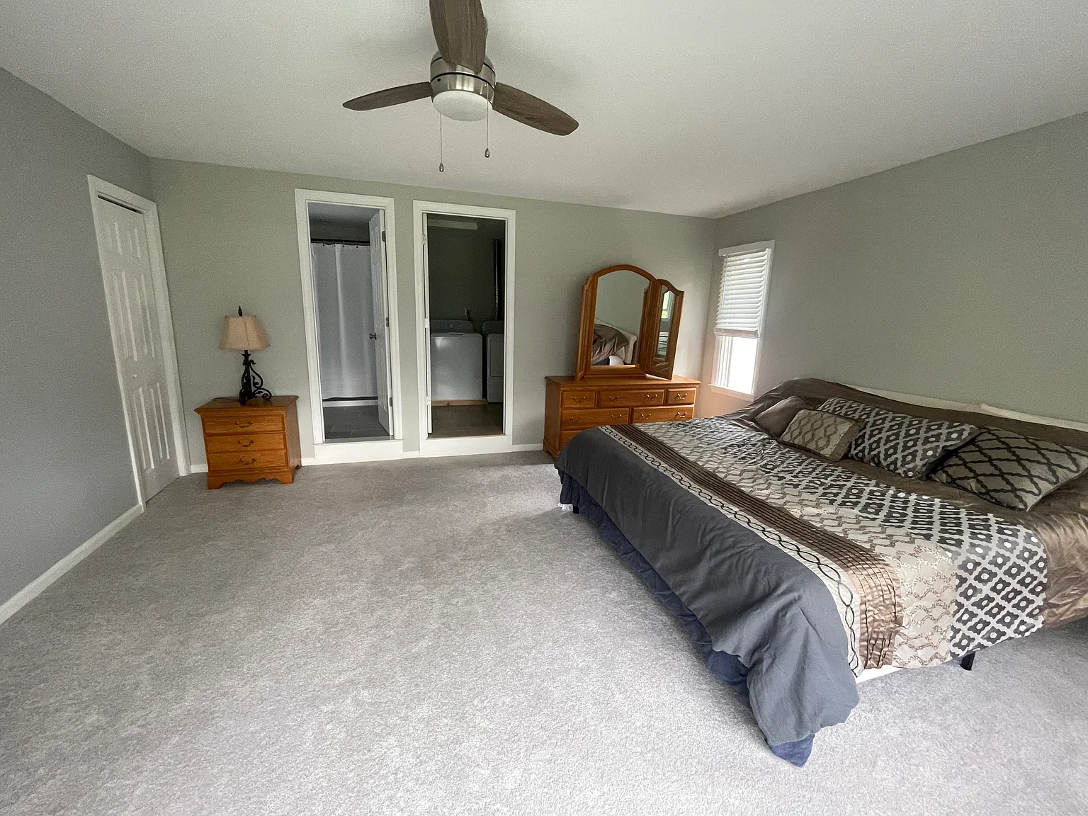 1 bed, 2400 sqft, $2,000 — Photo 3