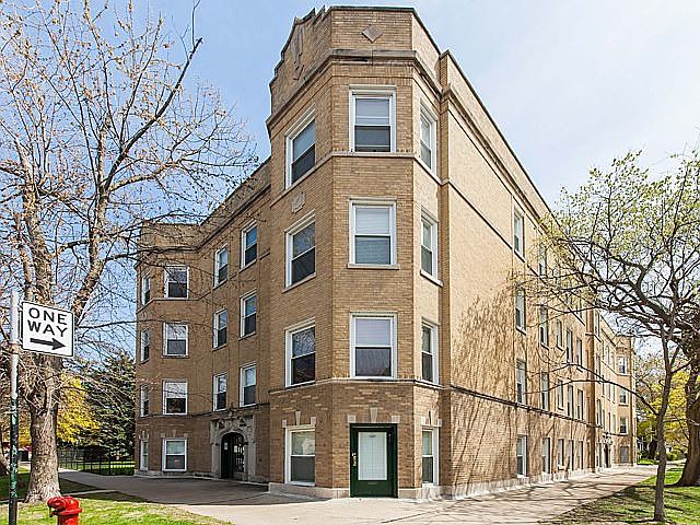 1st image of 1423 W Pratt Blvd APT 1e
