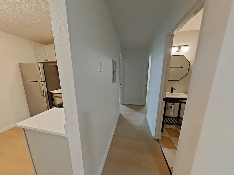 University Manor - Newly Renovated Units just a short walk from Campus! — Photo 38