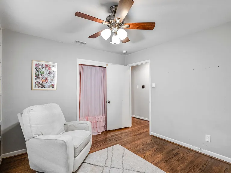 9203 Livenshire Dr — Photo 24
