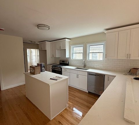 2nd image of 371 Belmont St #1