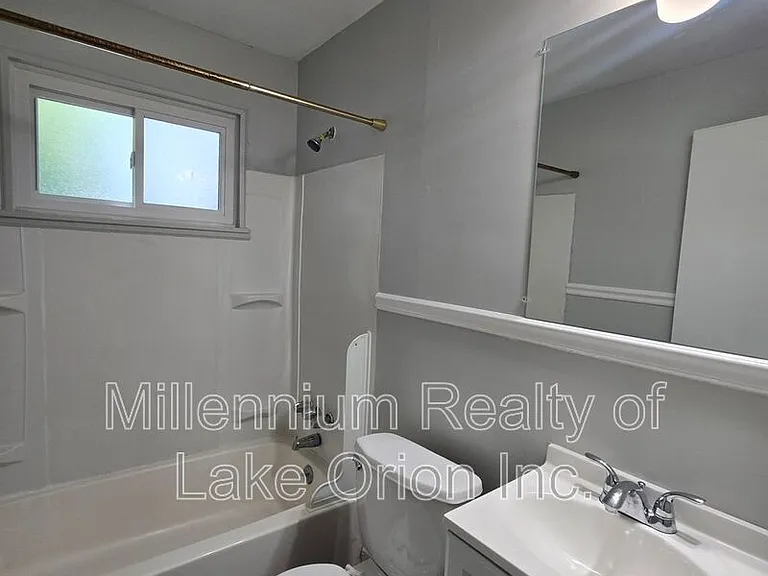 749 Stanley Ave — Photo 9