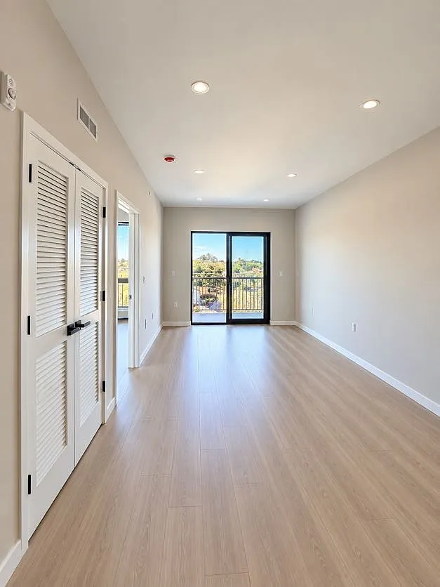 Studio, 2071 sqft, $2,200 — Photo 3