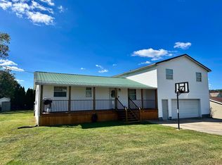 4 Cardinal Dr, Milton, WV 25541