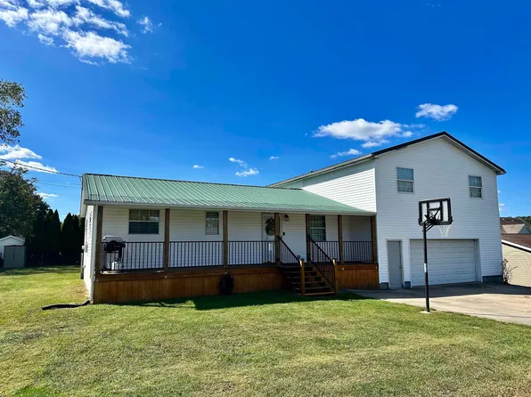 4 Cardinal Dr, Milton, WV 25541