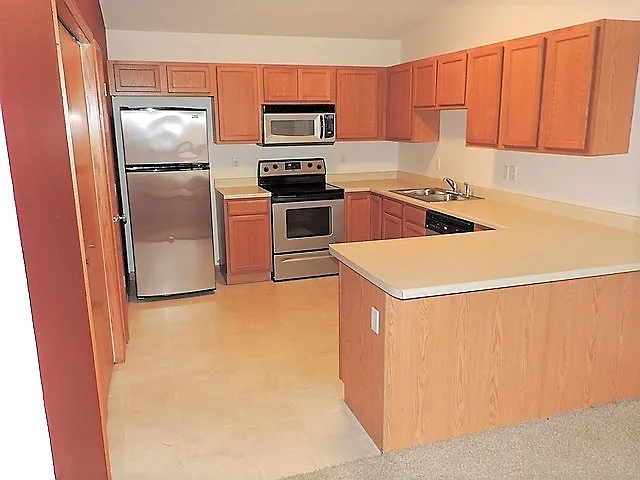 1000 Duchess Dr #10 — Photo 6
