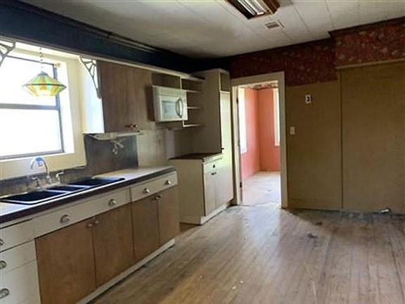 5th image of 718 Skinner Ln