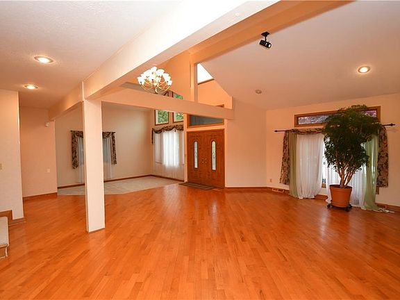3rd image of 25261 Margot Ct