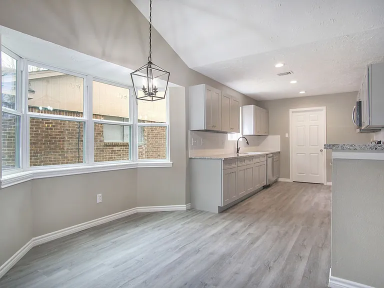2410 Rolling Glen Dr — Photo 9