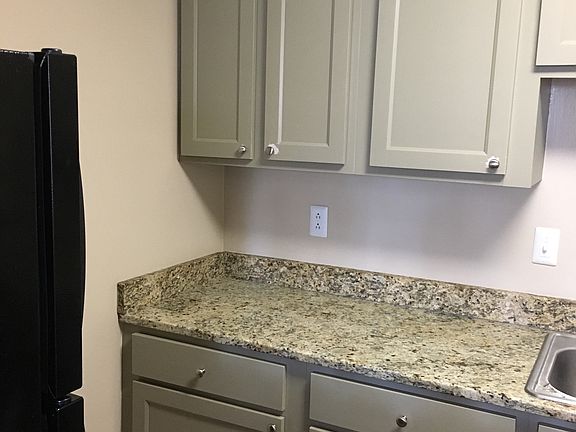 5th image of 236 Highwood Dr