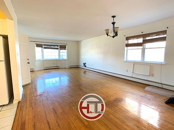 2nd image of 621 Logan Ave #2