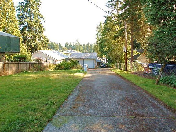 1/2 acre lot, fully fenced