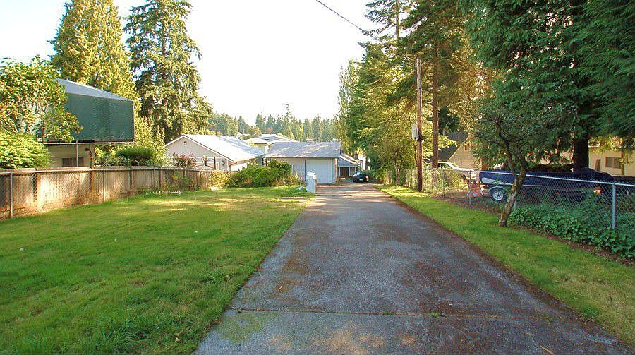 1/2 acre lot, fully fenced