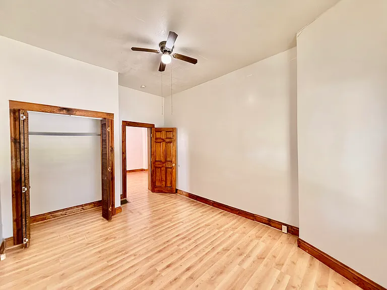 223 S 6th St — Photo 11